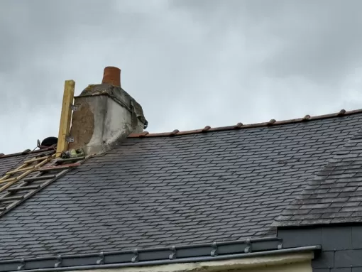 Bardage cheminée en ardoise naturel sur la commune de campbon, Sainte-Anne-sur-Brivet, QUIRRION MICKAEL COUVREUR ZINGUEUR GUERINOIS