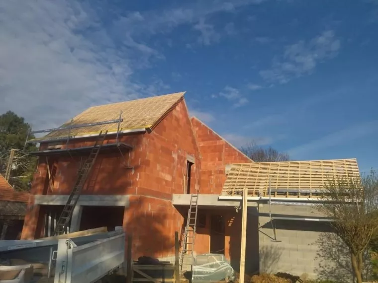 Rénovation de la couverture d'une toiture en ardoise après tempête, Sainte-Anne-sur-Brivet, QUIRRION MICKAEL COUVREUR ZINGUEUR GUERINOIS